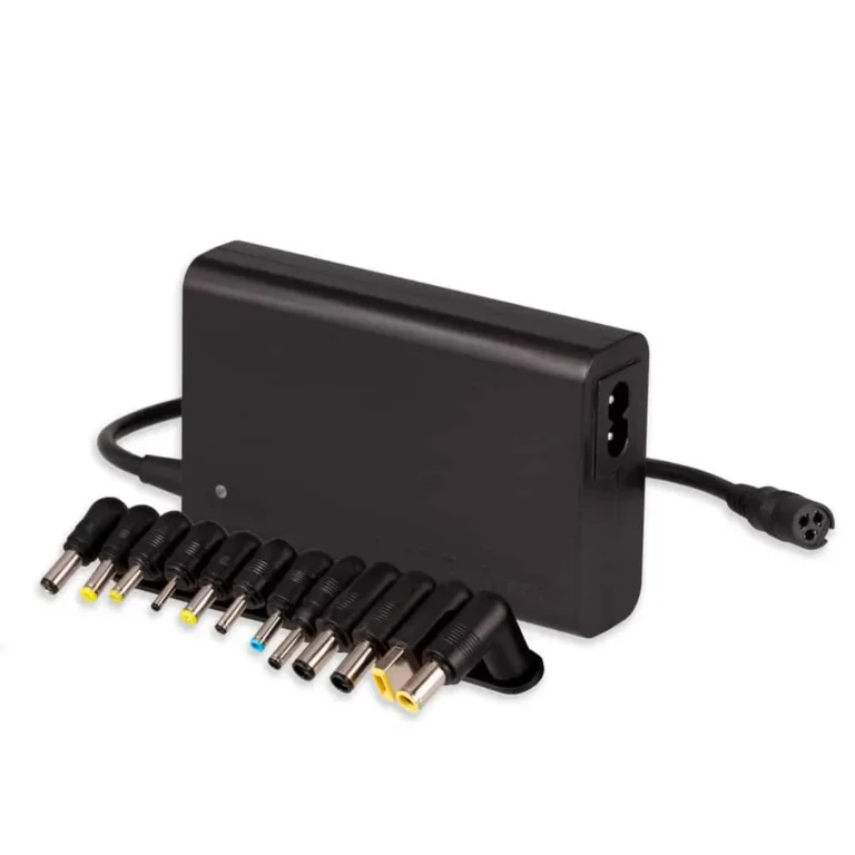 Cargador Universal Delgado Argom Tech para Portátiles de 90W - ARG-AC-0097