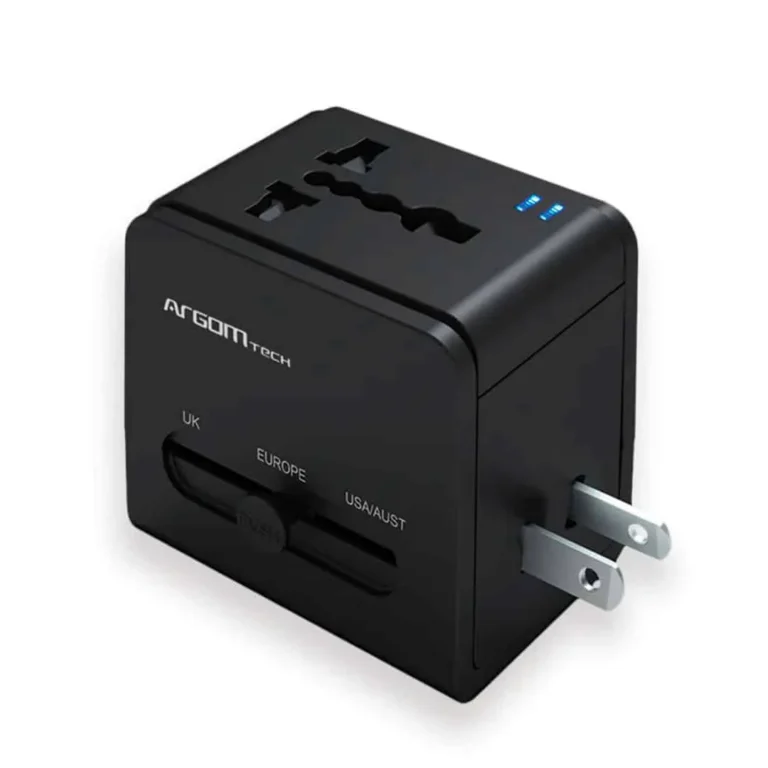 Adaptador de viaje universal Argom Tech con puertos PD y USB QC3.0 - ARG-AC-0298BK