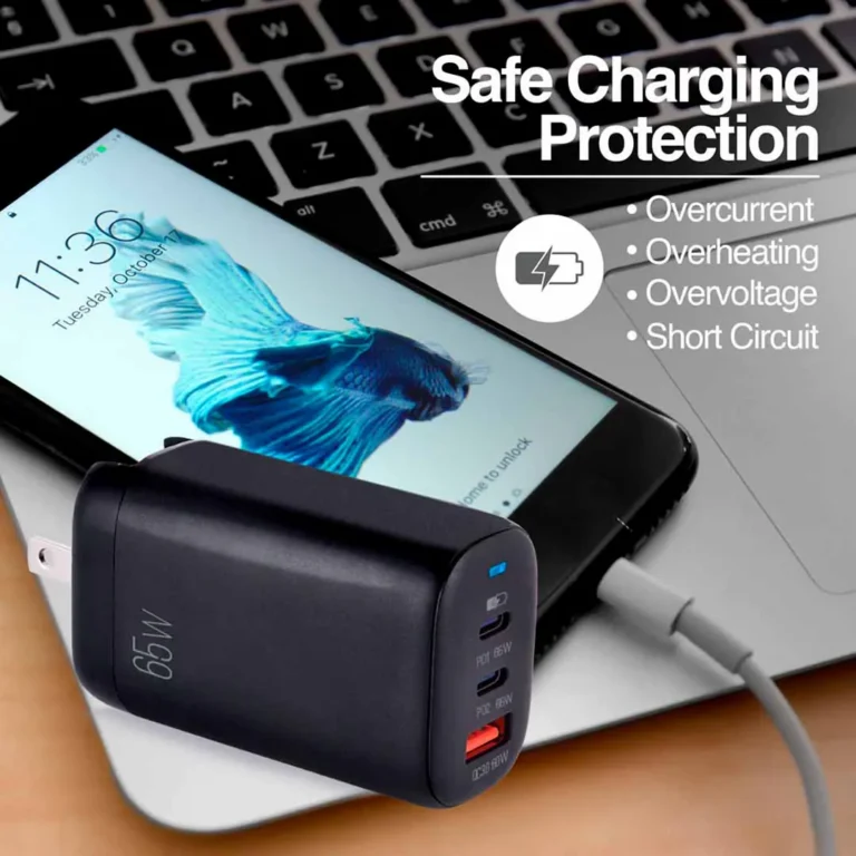 Cargador de pared Argom Tech Volta P8 de 65 W GaN III con puertos USB-Cx2 + USB-A y enchufe plegable ARG-AC-0126BK – imagen 2