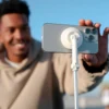 Trípode magnético KraftGeek 65" H desplegado JustTap para iPhone – imagen 8
